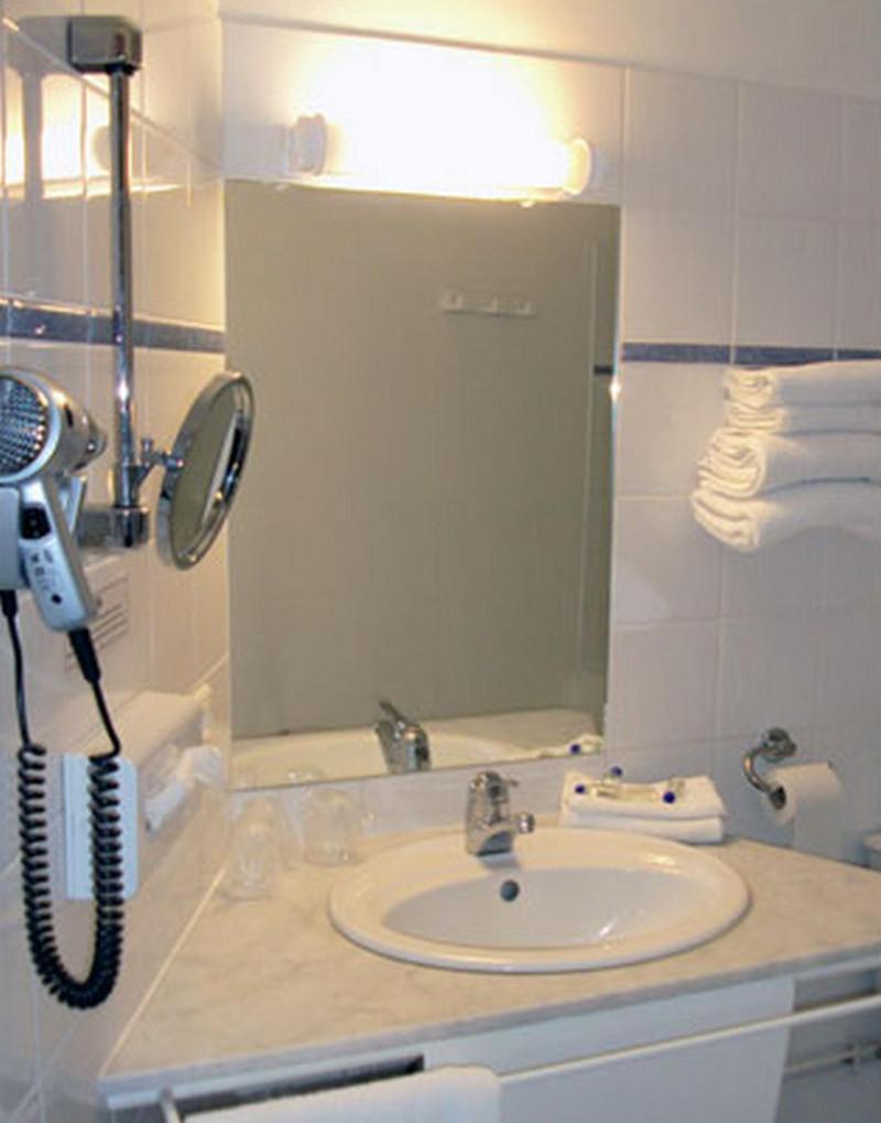 Les Colonnes Strasbourg Zenith Hotel Eckbolsheim Kültér fotó