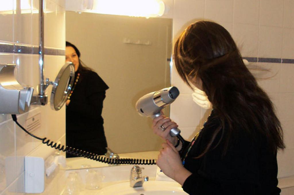 Les Colonnes Strasbourg Zenith Hotel Eckbolsheim Szoba fotó